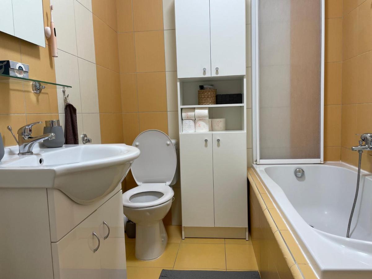 Cozy Apartment Near The City Center Hradec Králové Esterno foto