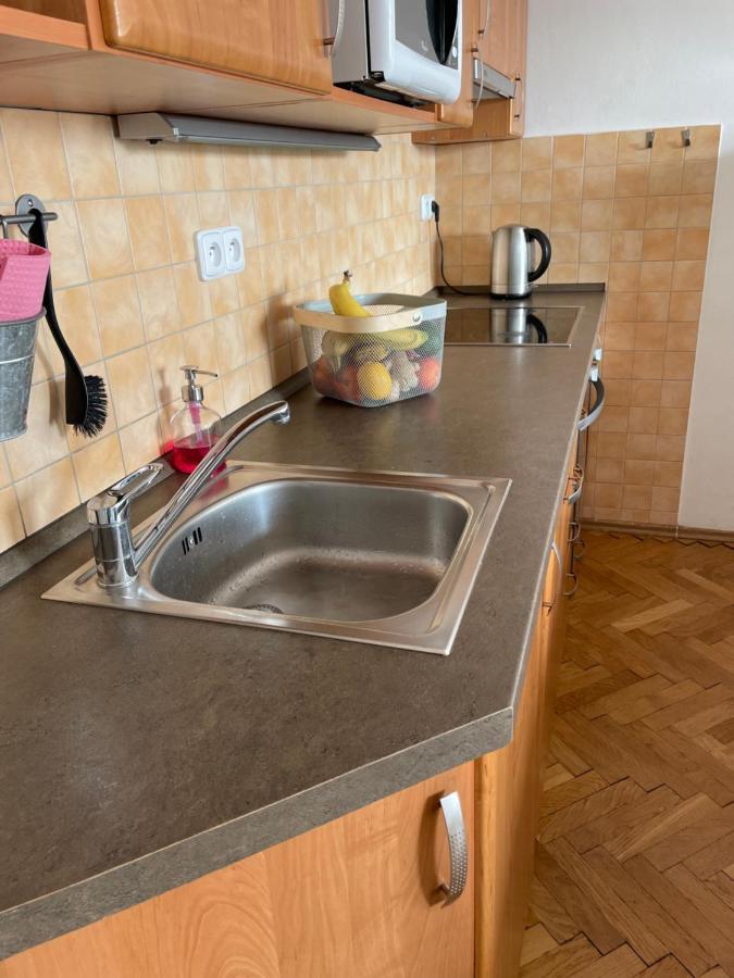 Cozy Apartment Near The City Center Hradec Králové Esterno foto
